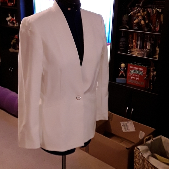 Blazer - Picture 2 of 3